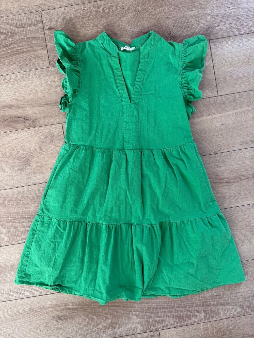 Entro Green Tiered Dress with Ruffle Sleeves and V-Neck Sz M